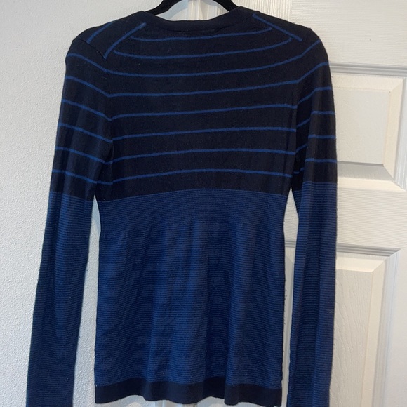 Vince cashmere cardigan soooo soft and comfortable size M - Picture 6 of 8